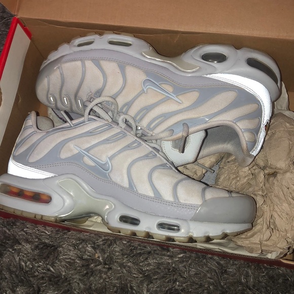 Air maxes - Picture 2 of 5